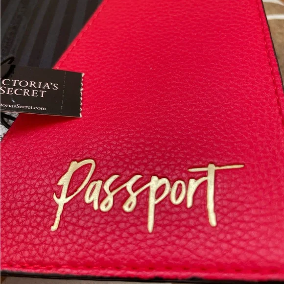PINK VICTORIA’S SECRET GOLD STUDDED PASSPORT ID HOLDER 💋 - Picture 7 of 7